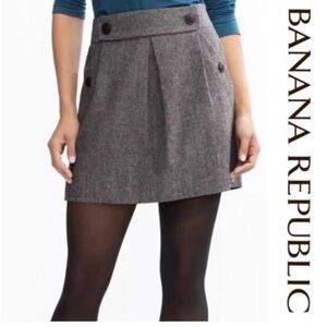 Banana Republic Grey Herringbone Tweed Pleated Mini Skirt size 8 Dark Academia